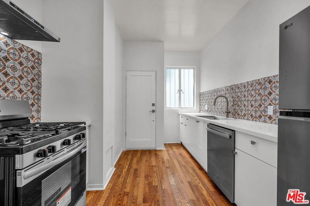 10801 Lindbrook Dr Unit 10805 #10805 - Photo 6 of 14