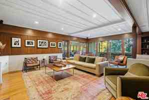 featured image of 2049 Oakstone Way