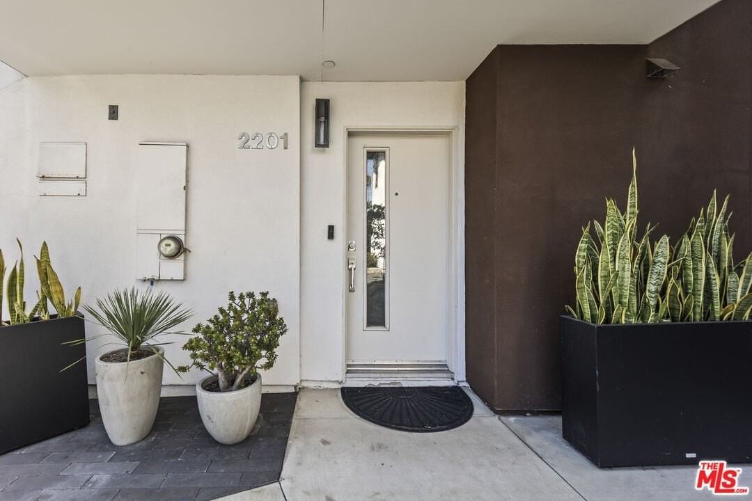 2201 Polyscope Pl - Photo 2 of 25