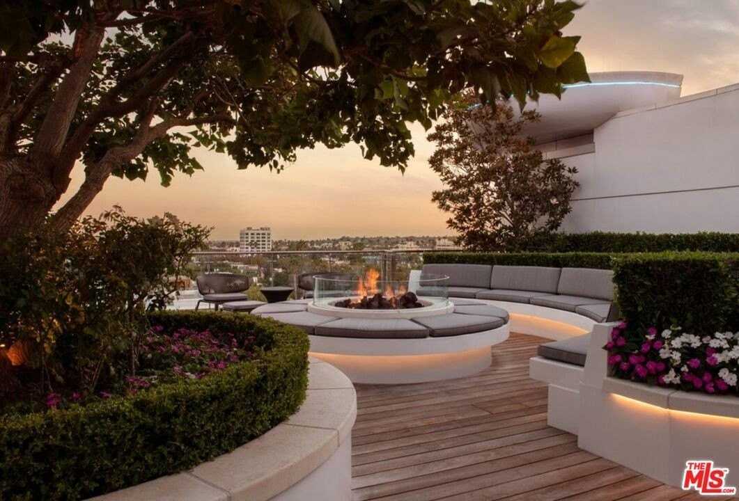 8500 Burton Way Apt 416 #416 - Photo 6 of 40