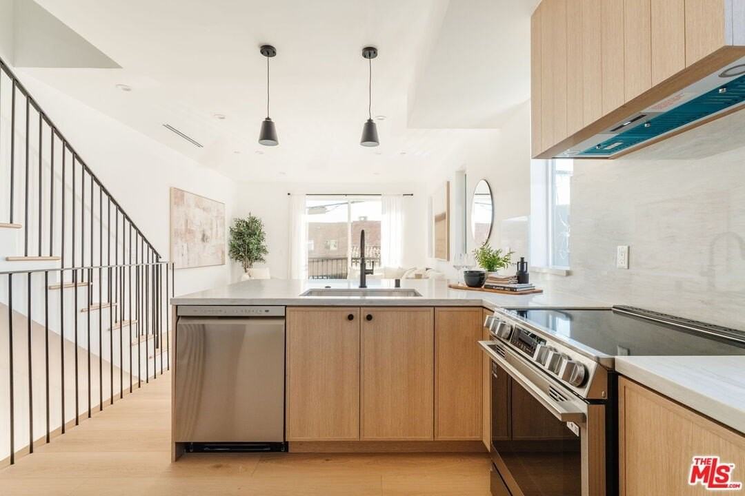 6763 Lexington Ave Unit 1/2 #1-2 - Photo 2 of 36