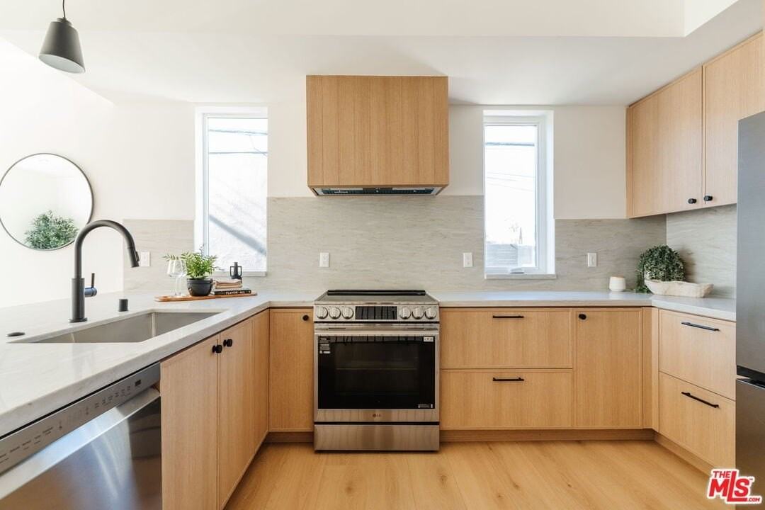 6763 Lexington Ave Unit 1/2 #1-2 - Photo 4 of 36