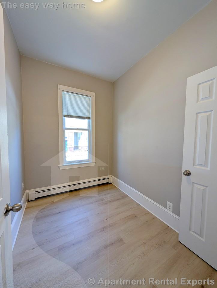 254 Windsor St #1R - Photo 2 of 18