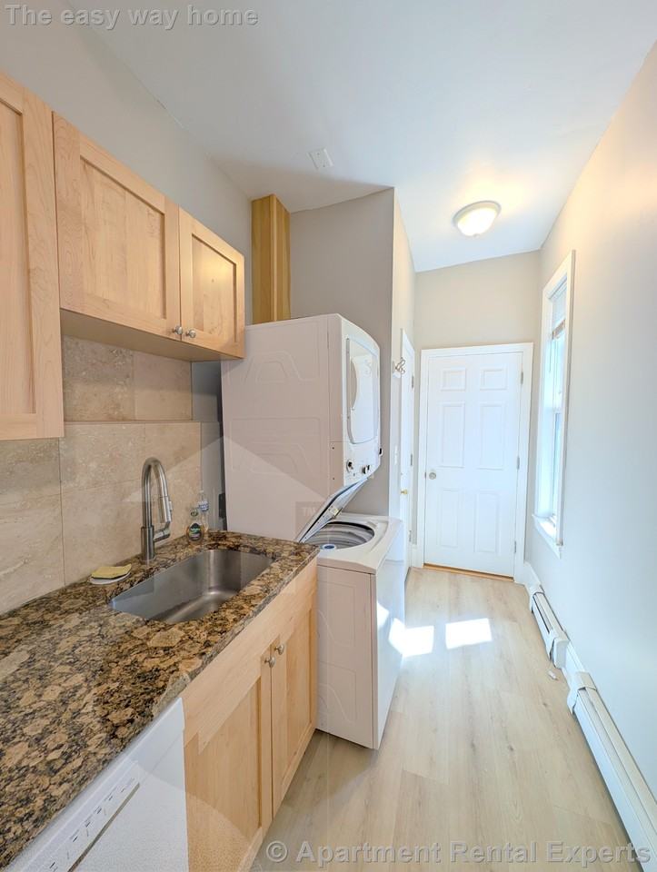 254 Windsor St #1R - Photo 2 of 18