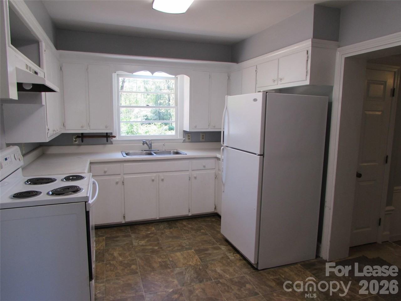 1107 Forestdale Dr - Photo 5 of 13