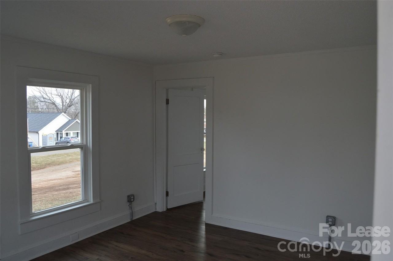 709 S Elm St - Photo 2 of 9