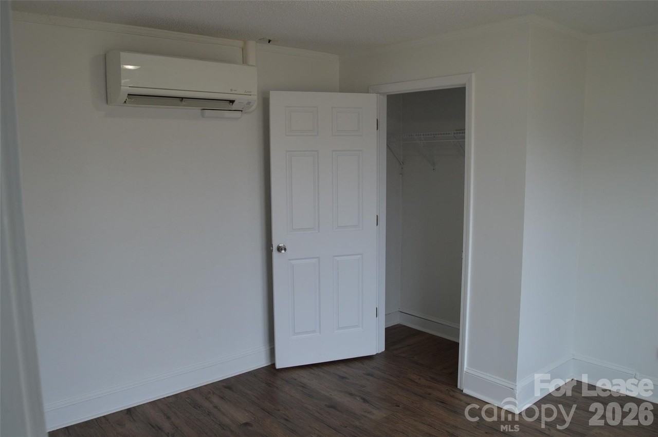 709 S Elm St - Photo 5 of 9