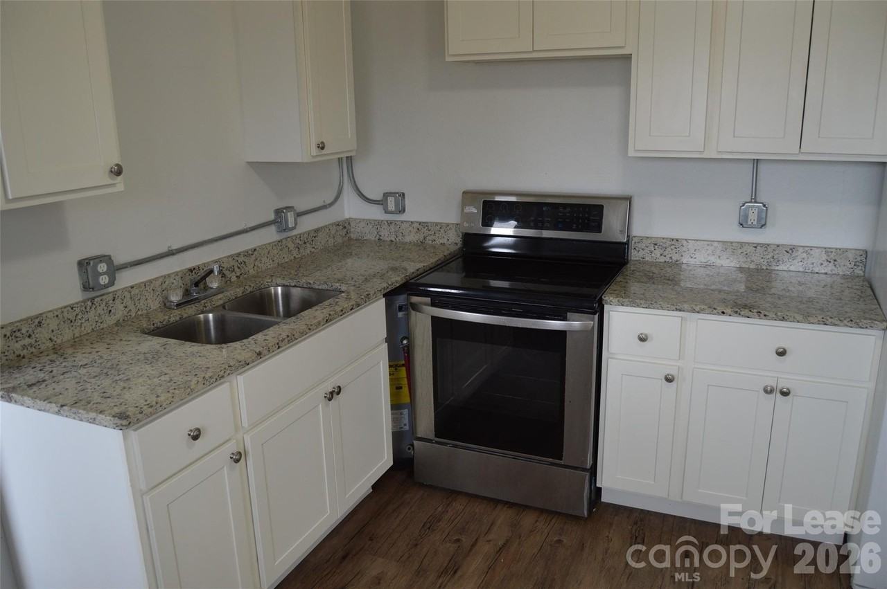 709 S Elm St - Photo 7 of 9