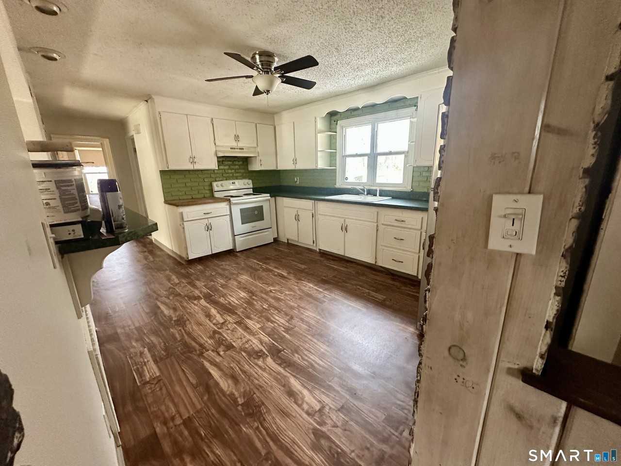 448 Tudor St - Photo 2 of 34