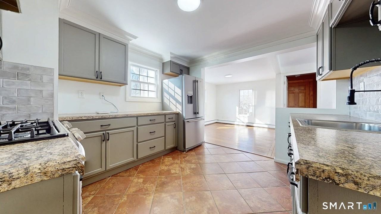 108 Adams St - Photo 6 of 21