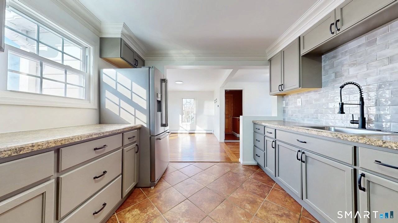 108 Adams St - Photo 7 of 21