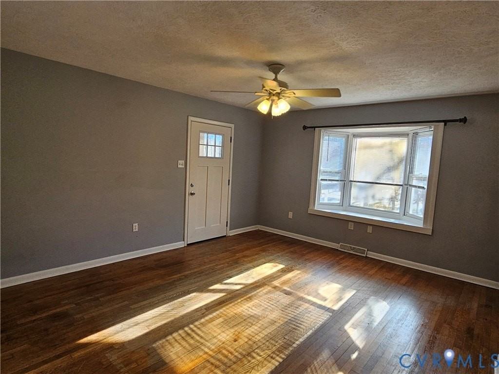 139 Pike St - Photo 6 of 14