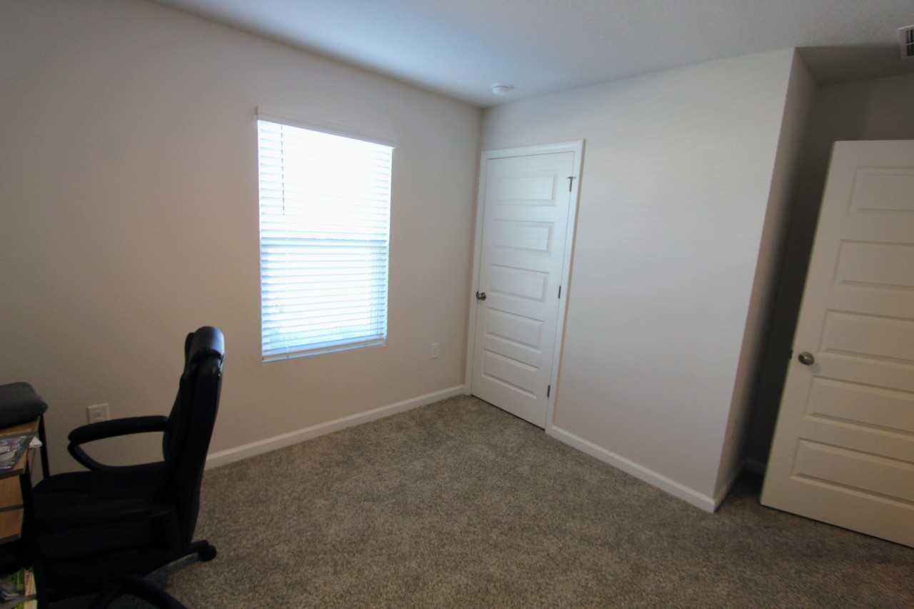 440 Scarborough St - Photo 7 of 31