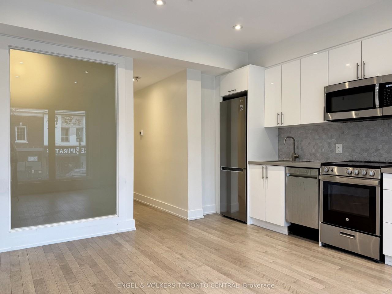1555 Bloor Street W 4 - Photo 7 of 16