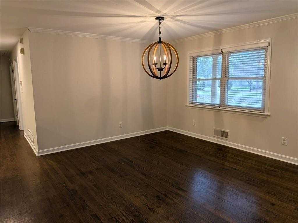 3036 Hudson Ct - Photo 3 of 17