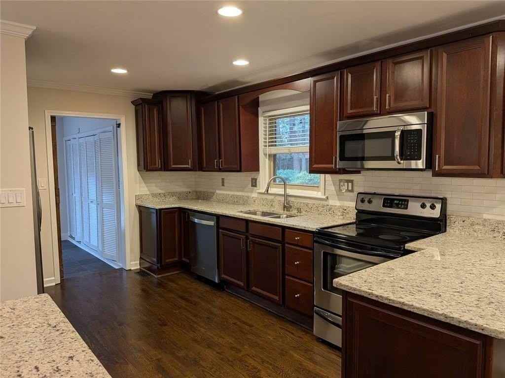 3036 Hudson Ct - Photo 5 of 17