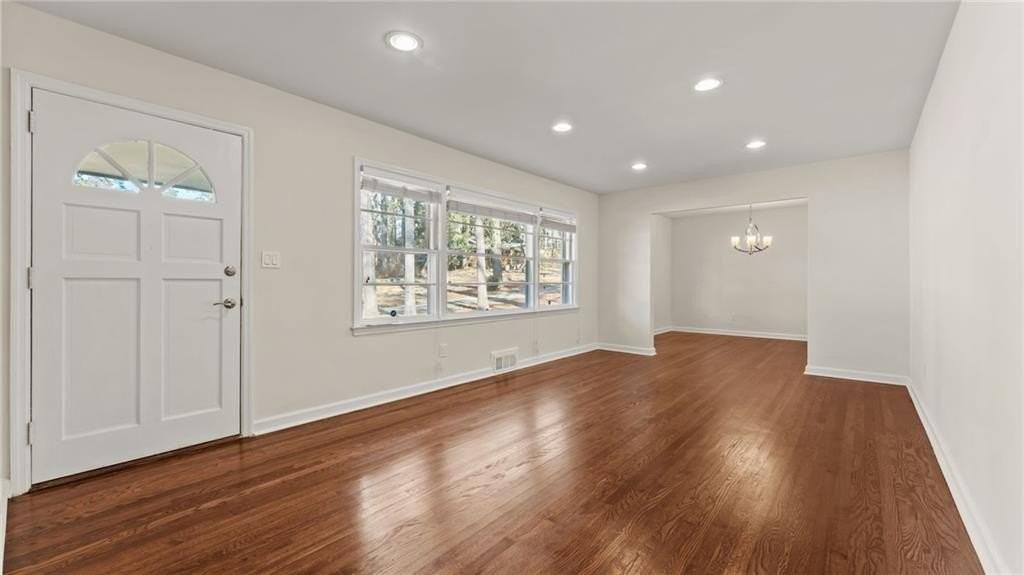 2038 S Akin Dr Ne - Photo 4 of 28