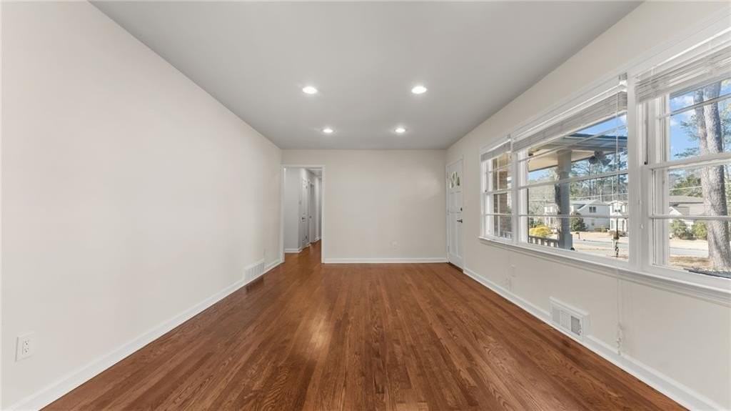 2038 S Akin Dr Ne - Photo 5 of 28