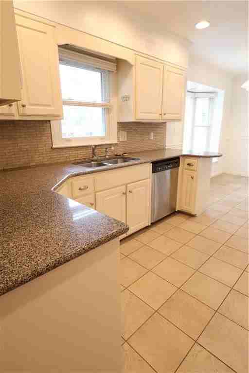 1735 Moonstone Ct - Photo 6 of 34