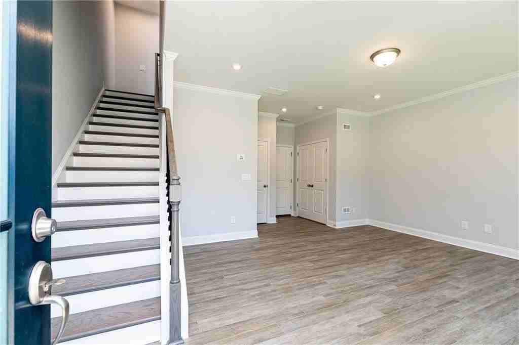 1009 Taylor Ct - Photo 4 of 30