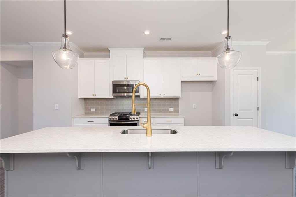 1009 Taylor Ct - Photo 7 of 30