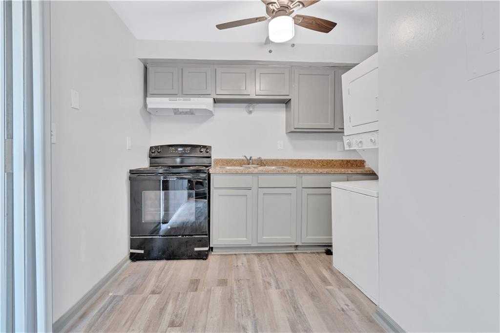 968 Sexton Dr - Photo 3 of 31