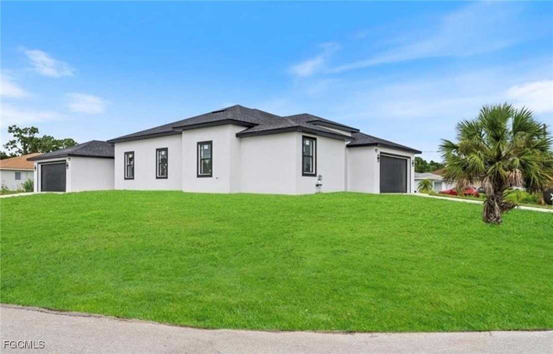 1130 Ivan Ave S - Photo 2 of 20