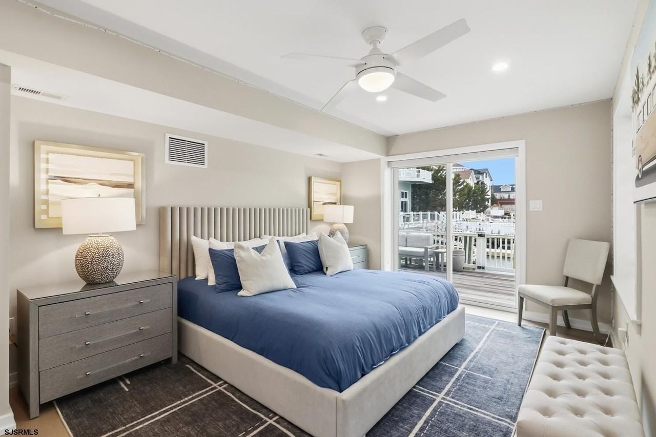 302 N Nassau Ave - Photo 7 of 50