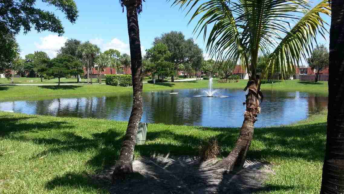 2221 White Pine Cir - Photo 2 of 8