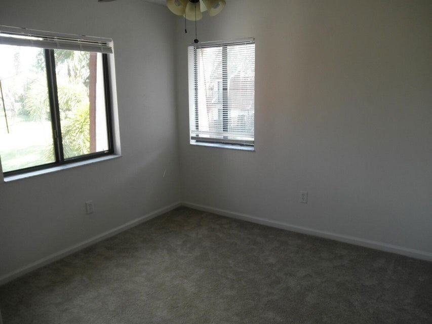 2221 White Pine Cir - Photo 3 of 8