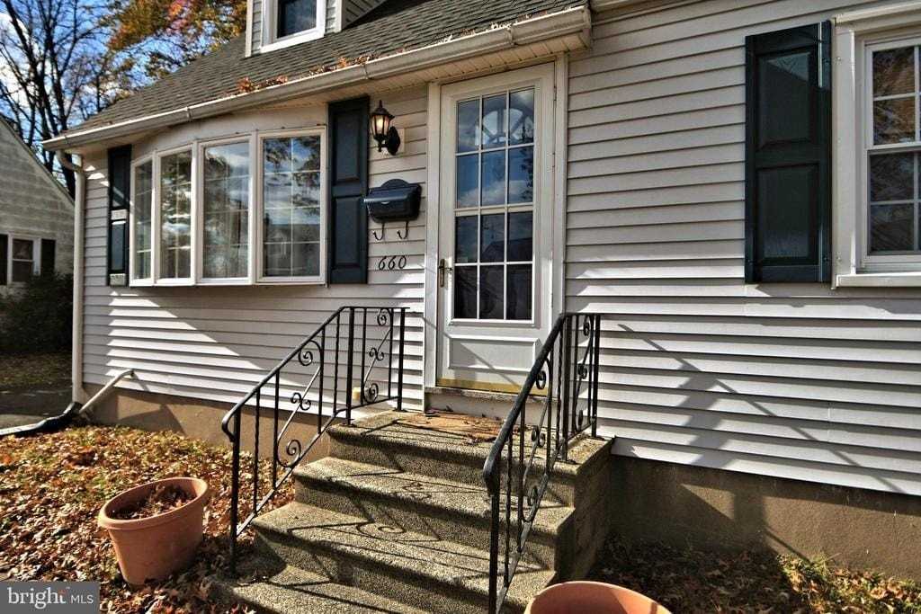 660 Osborne Ave - Photo 4 of 50