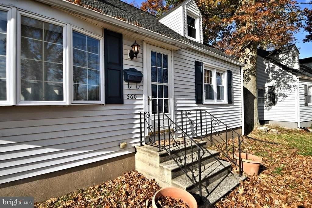 660 Osborne Ave - Photo 5 of 50