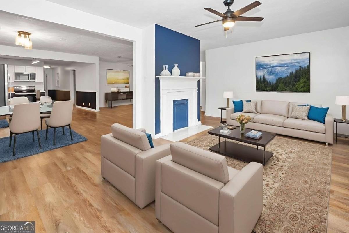 209 N Lee St - Photo 4 of 35