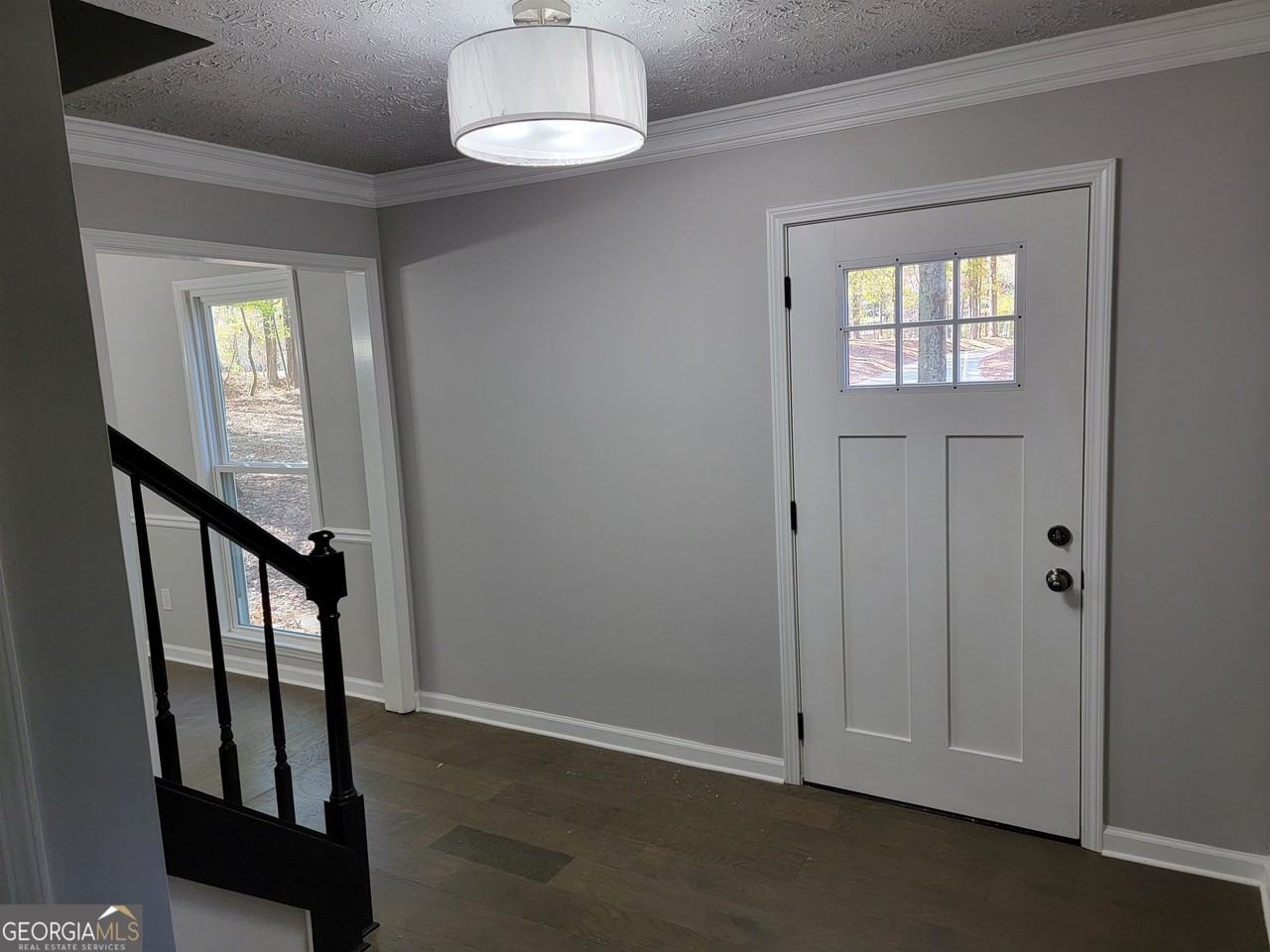 260 Greenfield Cir - Photo 4 of 33