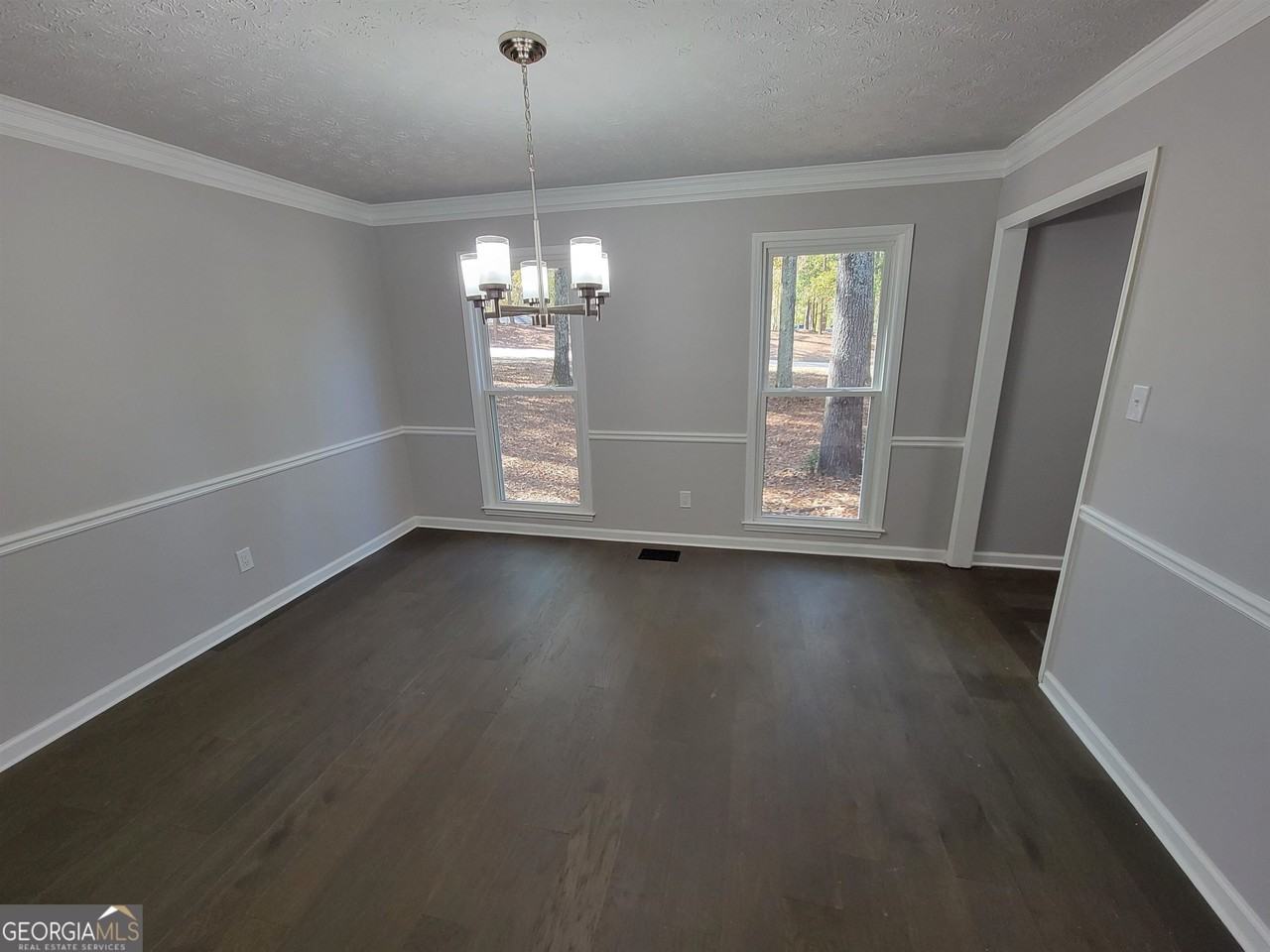 260 Greenfield Cir - Photo 5 of 33