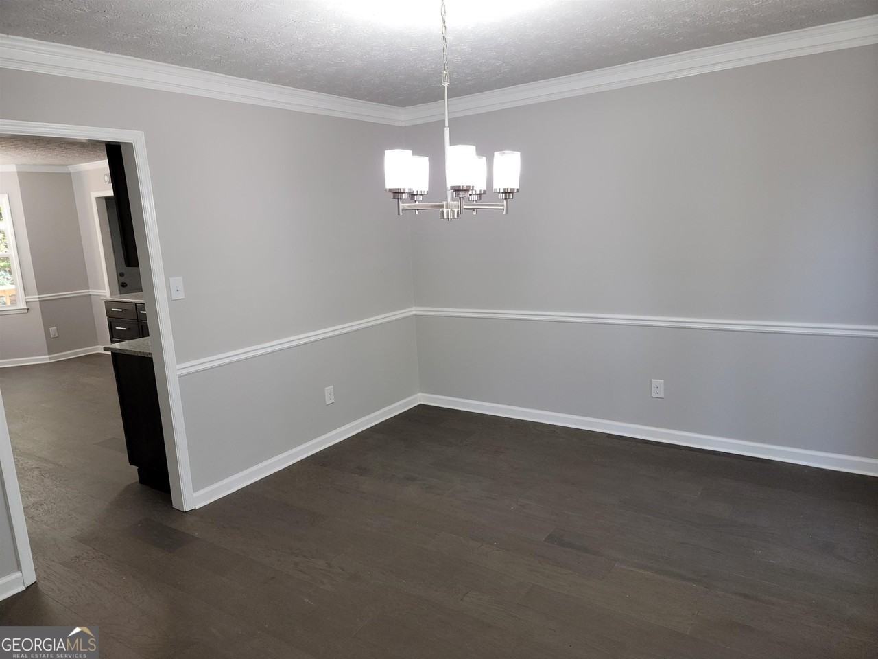 260 Greenfield Cir - Photo 7 of 33