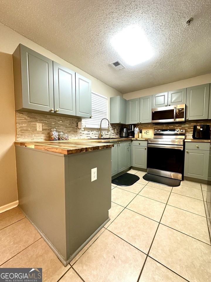 236 Turnstone Rd - Photo 4 of 17