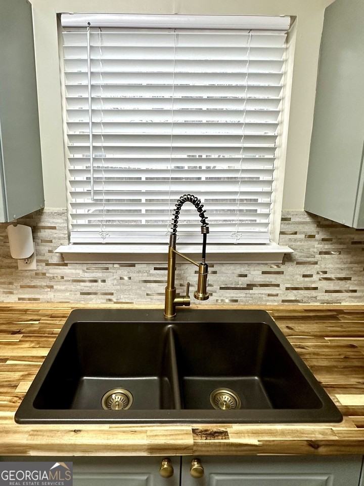 236 Turnstone Rd - Photo 5 of 17