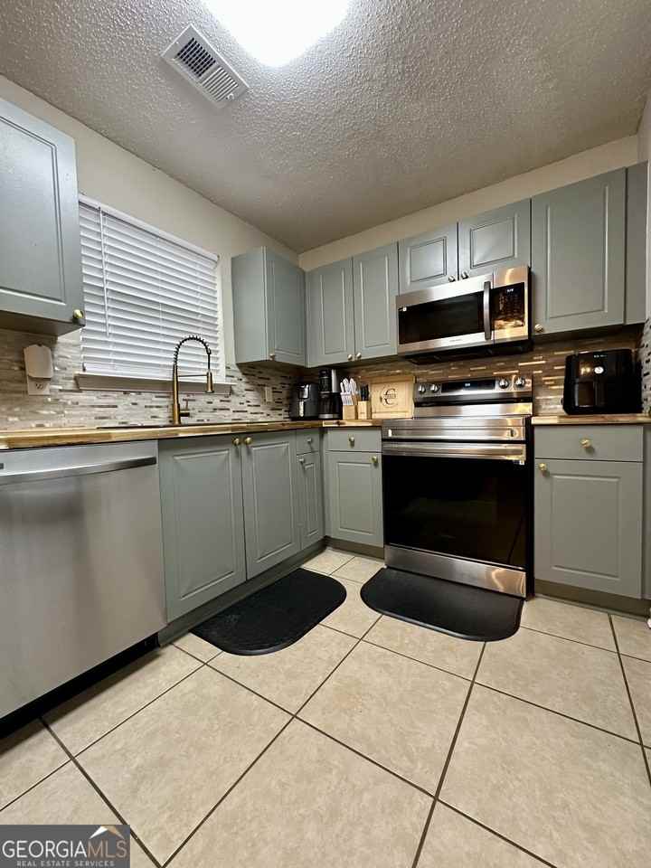 236 Turnstone Rd - Photo 6 of 17