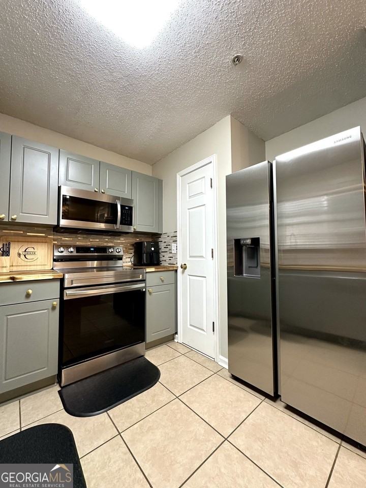 236 Turnstone Rd - Photo 7 of 17