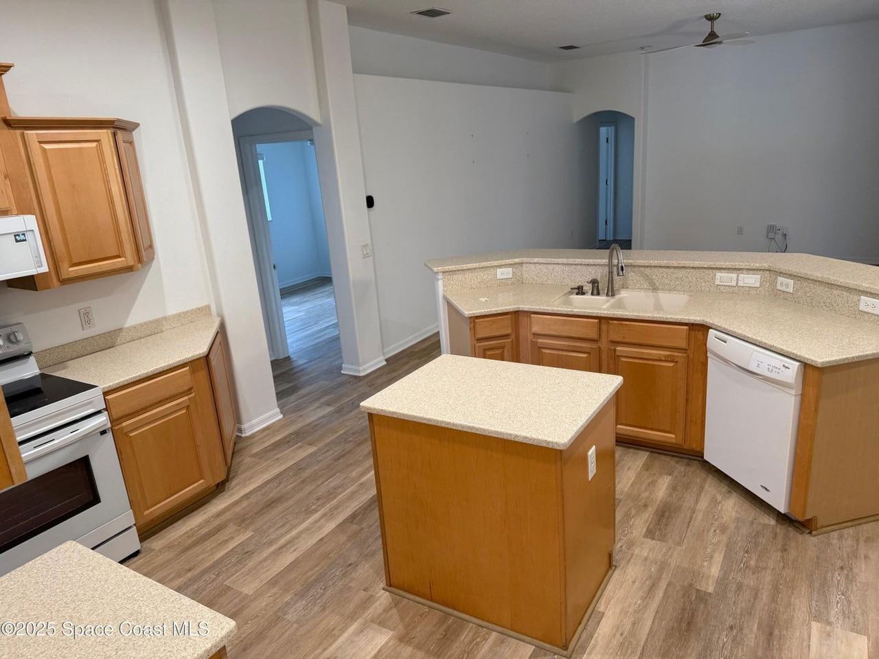 1427 Grand Isle Blvd - Photo 2 of 8