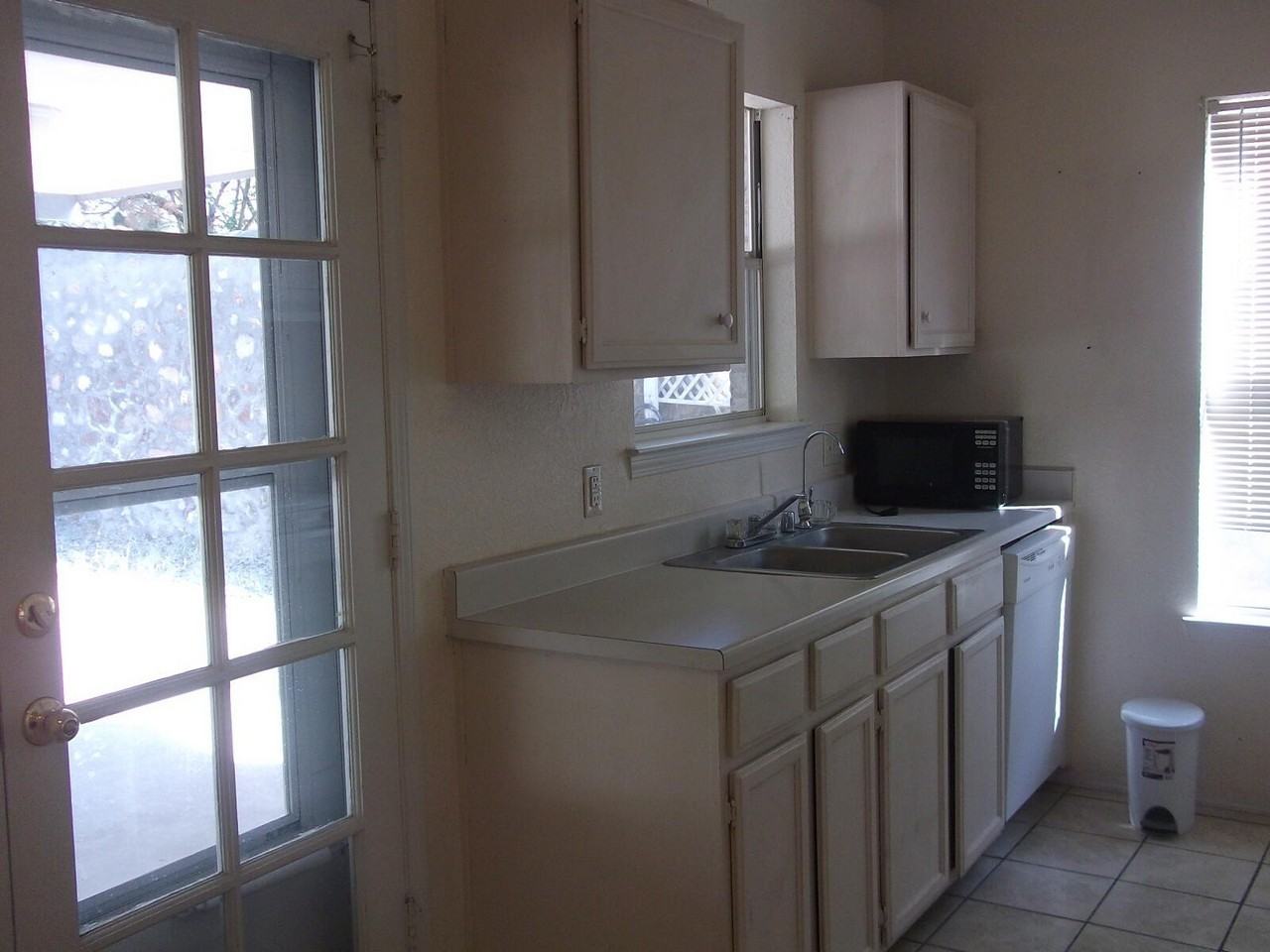 225 Cutlass Dr - Photo 5 of 10