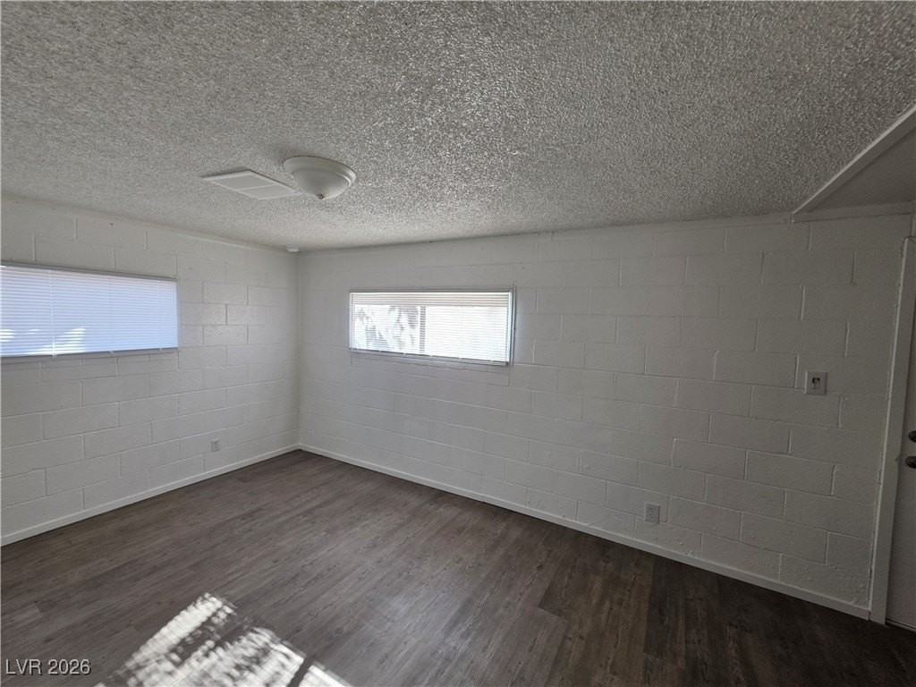 301 Lance Ave - Photo 7 of 14