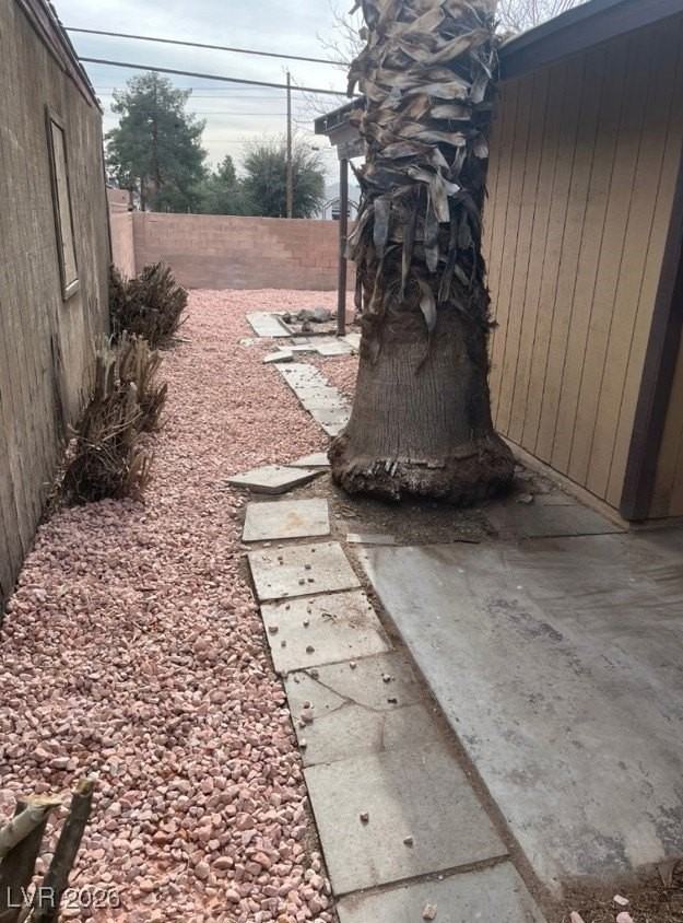 5483 Requa Ave - Photo 7 of 50