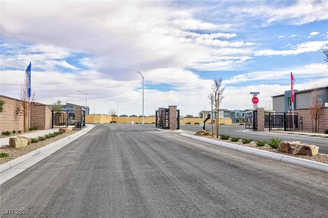 6085 Lily Garden St - Photo 5 of 31