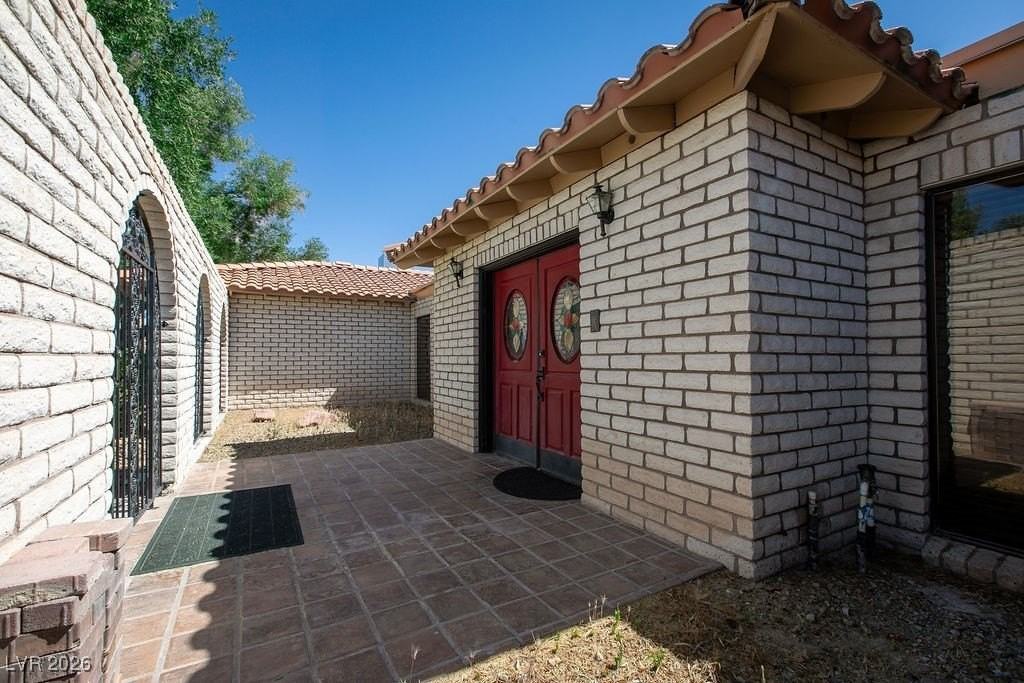 464 Benedict Dr - Photo 2 of 26