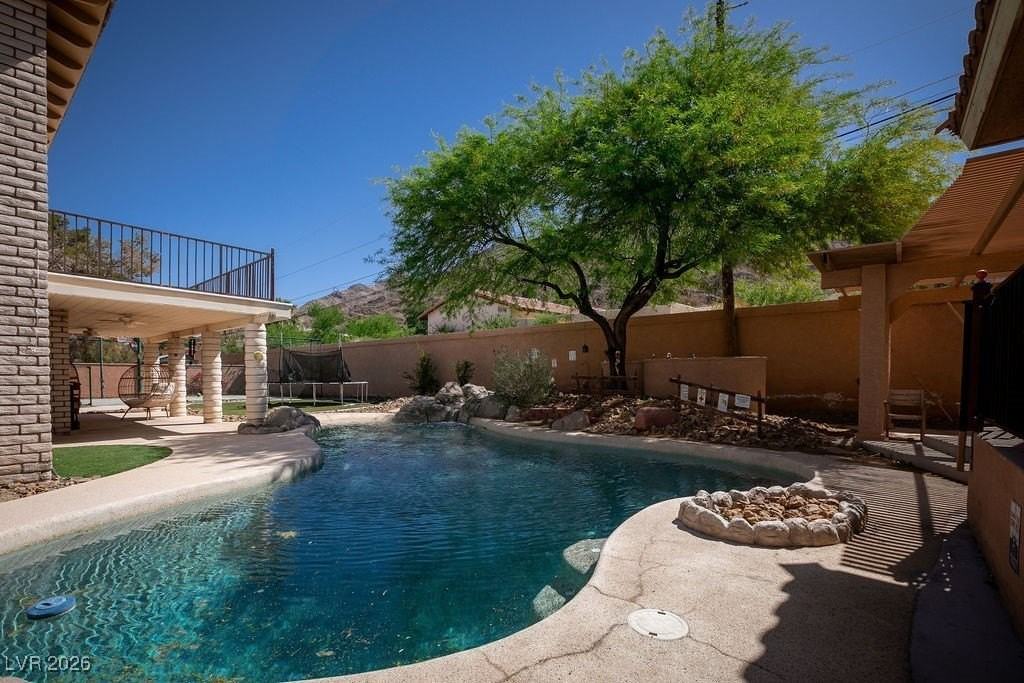 464 Benedict Dr - Photo 3 of 26