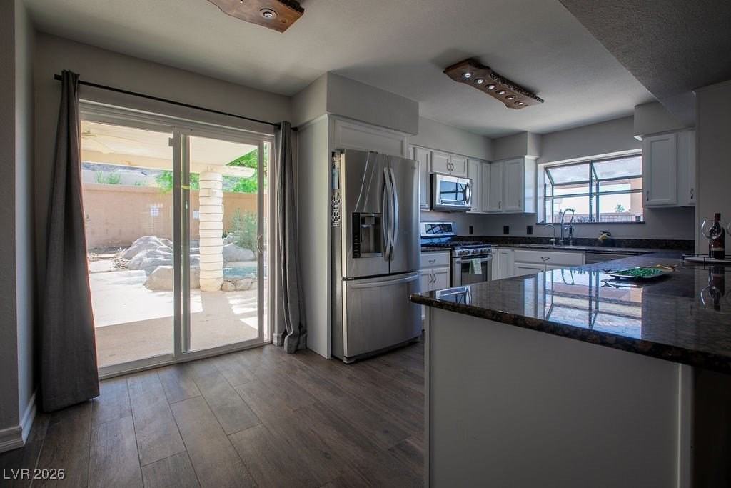 464 Benedict Dr - Photo 6 of 26