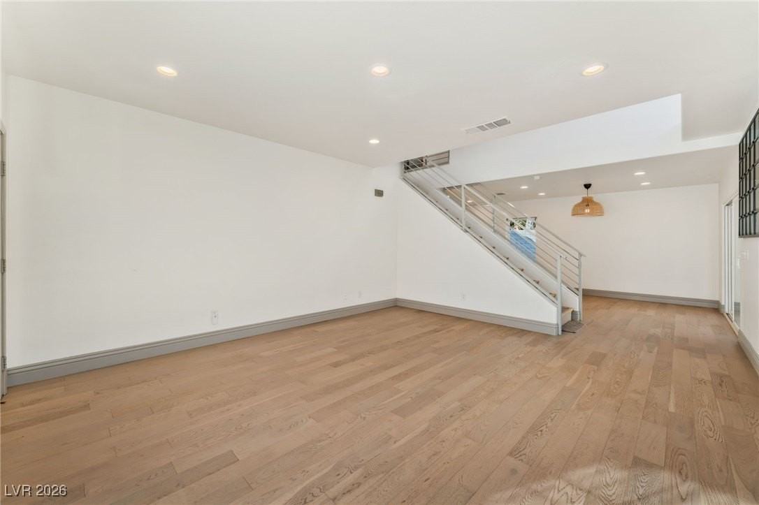 8712 Harwich Ave - Photo 4 of 24