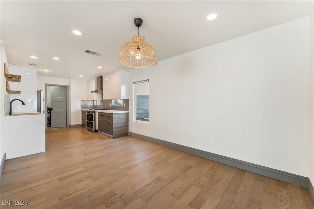 8712 Harwich Ave - Photo 5 of 24